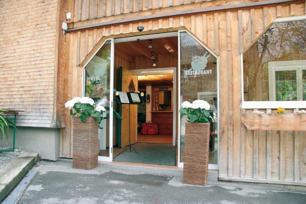 Hotel Gasthaus Schaefle Buerserberg Exterior photo